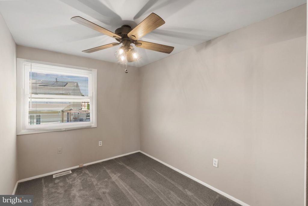 Image 21 of property listing at 8582 BEACON POINT RD, Pasadena, MD 21122