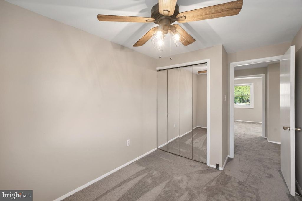 Image 22 of property listing at 8582 BEACON POINT RD, Pasadena, MD 21122