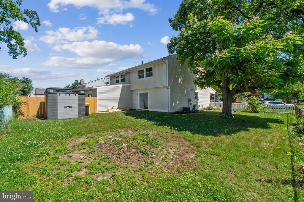 Image 23 of property listing at 8582 BEACON POINT RD, Pasadena, MD 21122