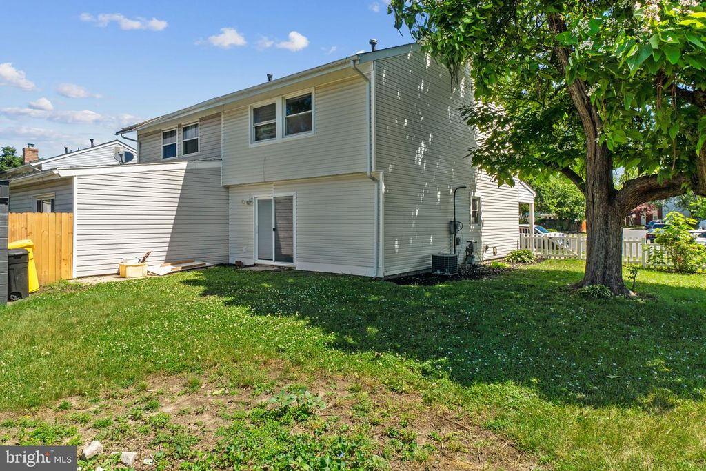 Image 24 of property listing at 8582 BEACON POINT RD, Pasadena, MD 21122