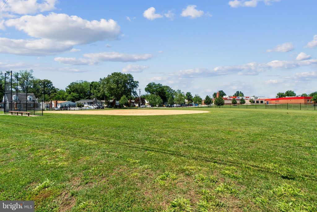 Image 26 of property listing at 8582 BEACON POINT RD, Pasadena, MD 21122