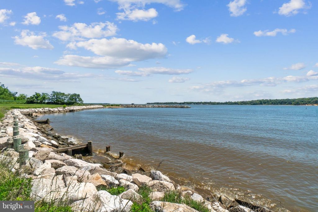 Image 29 of property listing at 8582 BEACON POINT RD, Pasadena, MD 21122