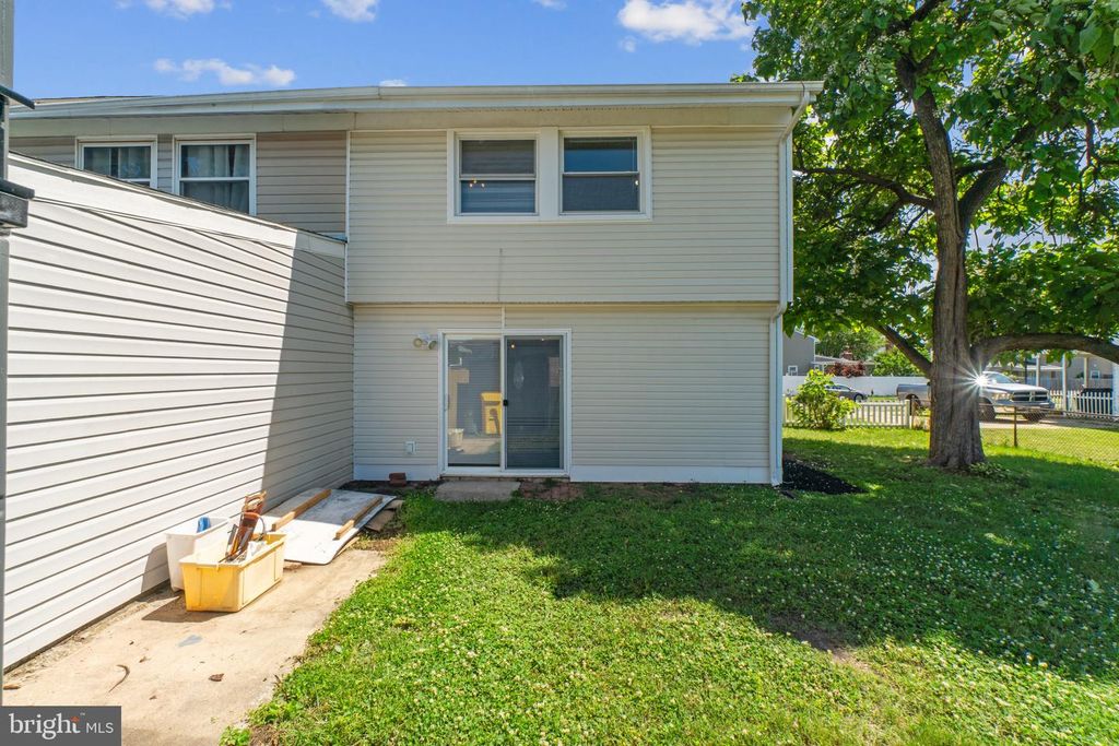 Image 33 of property listing at 8582 BEACON POINT RD, Pasadena, MD 21122