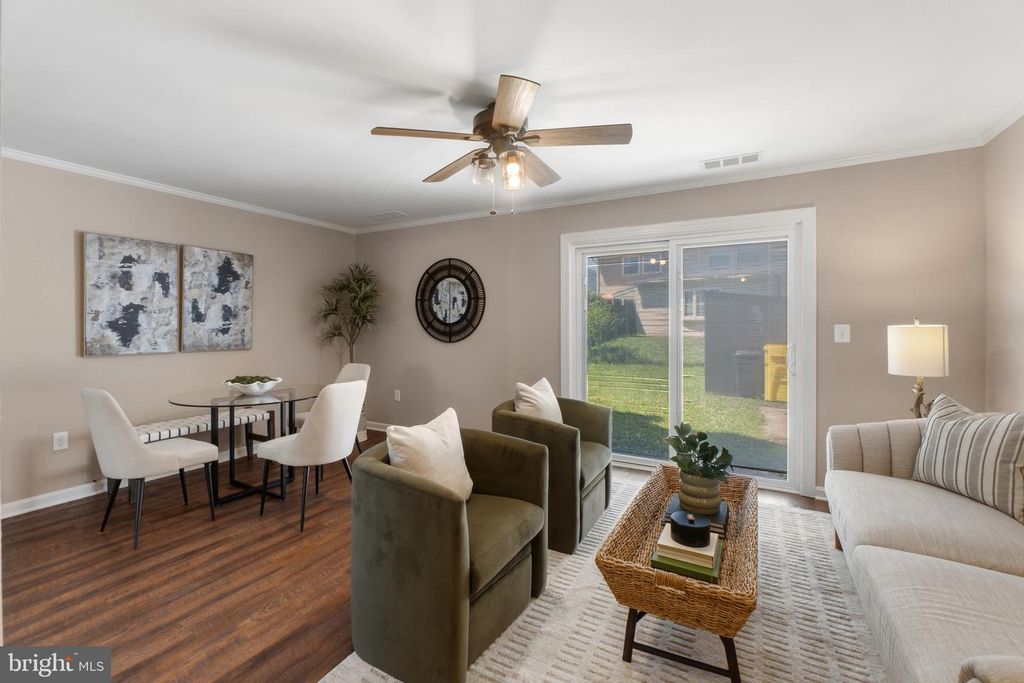 Image 6 of property listing at 8582 BEACON POINT RD, Pasadena, MD 21122
