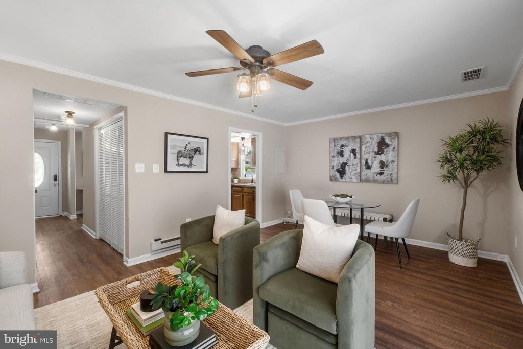 Image 7 of property listing at 8582 BEACON POINT RD, Pasadena, MD 21122
