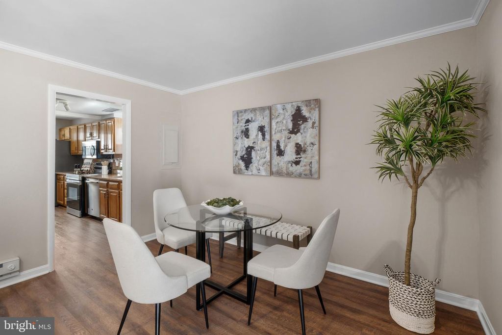 Image 9 of property listing at 8582 BEACON POINT RD, Pasadena, MD 21122