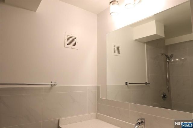 1600 Center Avenue 12C, Fort Lee, NJ 07024