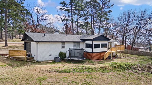 104 Mooncrest Way, Russellville, AR 72802