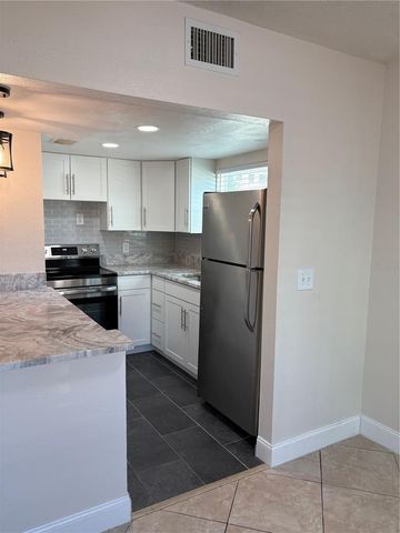 555 69TH AVENUE 1, St Petersburg, FL 33706