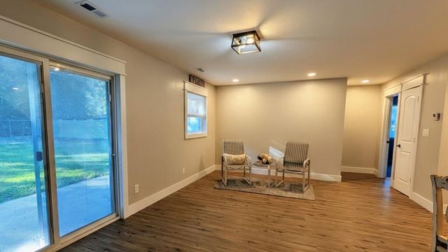 12498 National Dr., Grafton, OH 44044