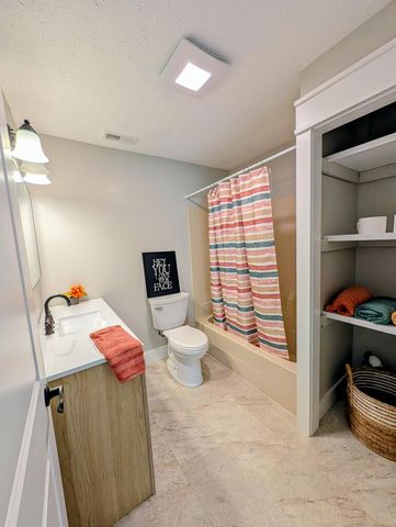 12498 National Dr., Grafton, OH 44044
