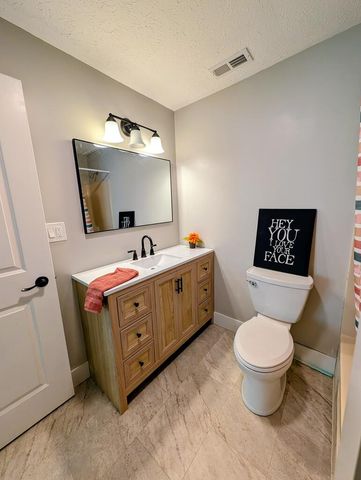 12498 National Dr., Grafton, OH 44044