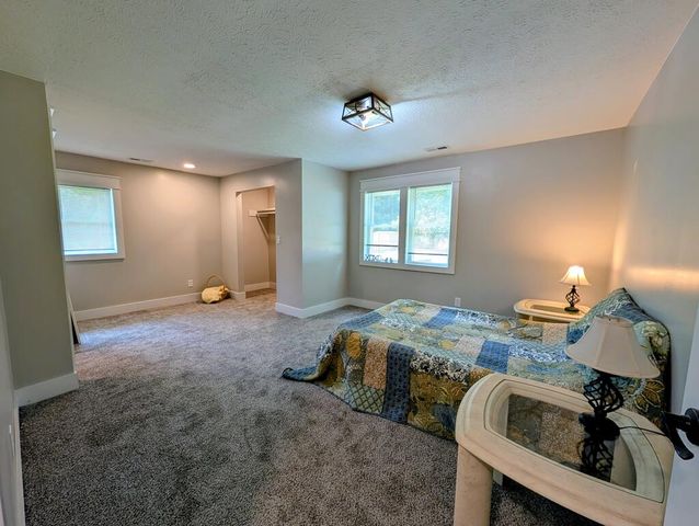 12498 National Dr., Grafton, OH 44044