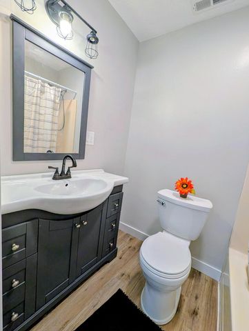 12498 National Dr., Grafton, OH 44044