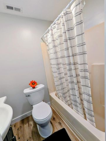 12498 National Dr., Grafton, OH 44044