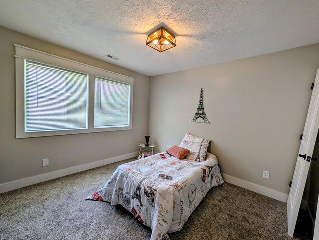 12498 National Dr., Grafton, OH 44044