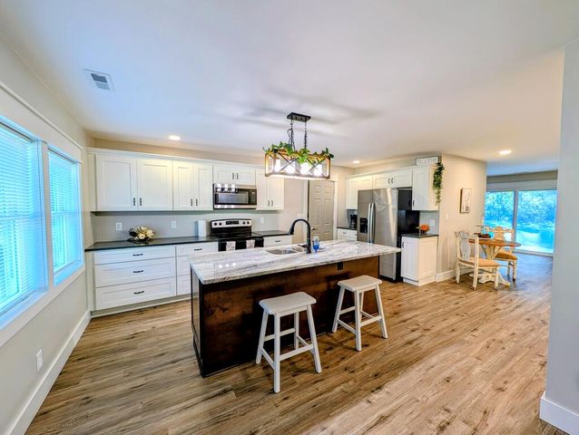 12498 National Dr., Grafton, OH 44044