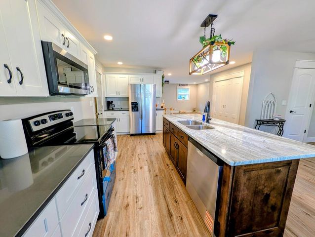 12498 National Dr., Grafton, OH 44044