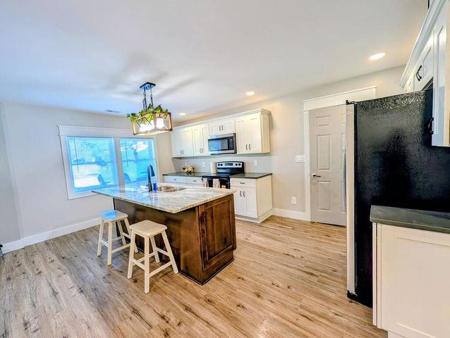 12498 National Dr., Grafton, OH 44044