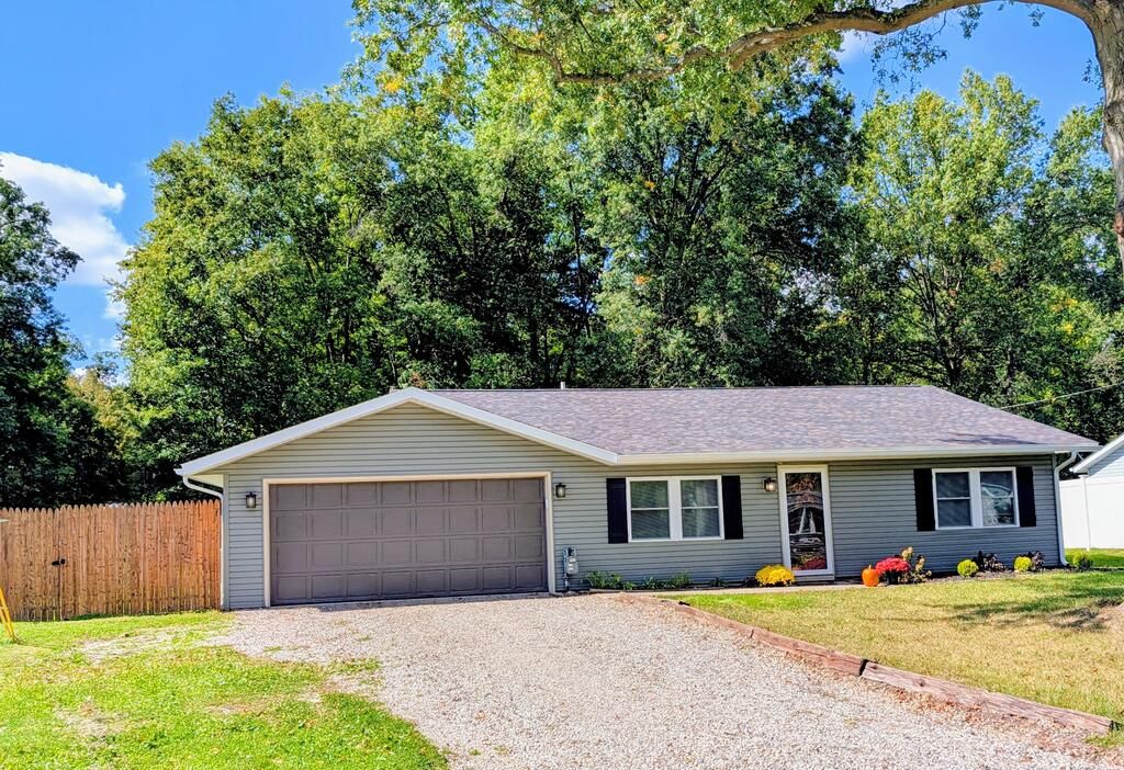 12498 National Dr., Grafton, OH 44044
