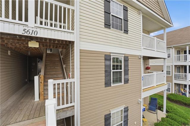 5610 NE 80th Terrace 2C, Kansas City, MO 64119