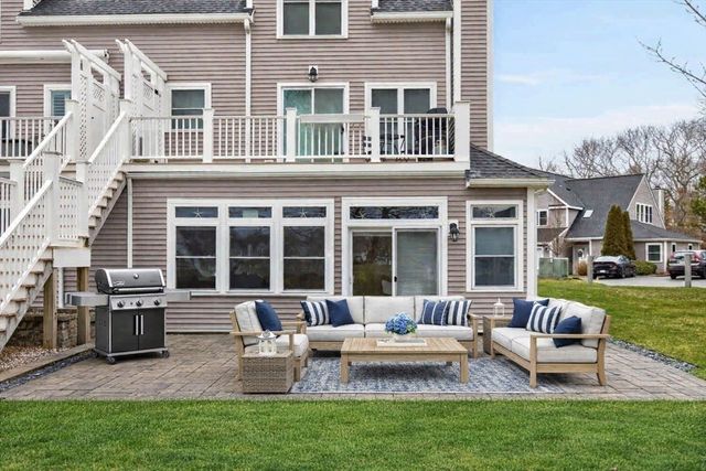 62 Fairway Dr 62, Plymouth, MA 02360