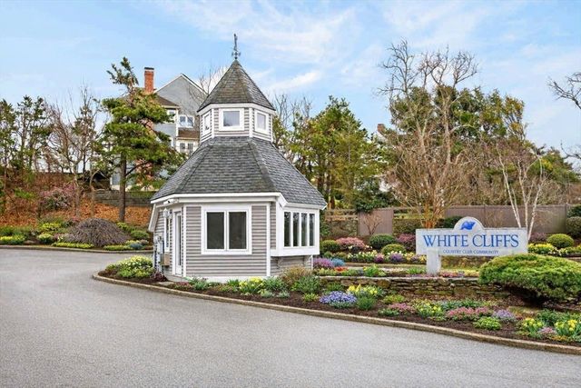 62 Fairway Dr 62, Plymouth, MA 02360