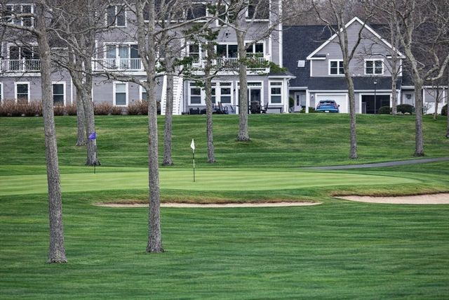 62 Fairway Dr 62, Plymouth, MA 02360