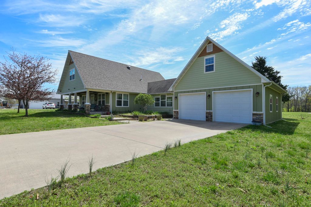 22419 Trout Street, Golden, MO 65658