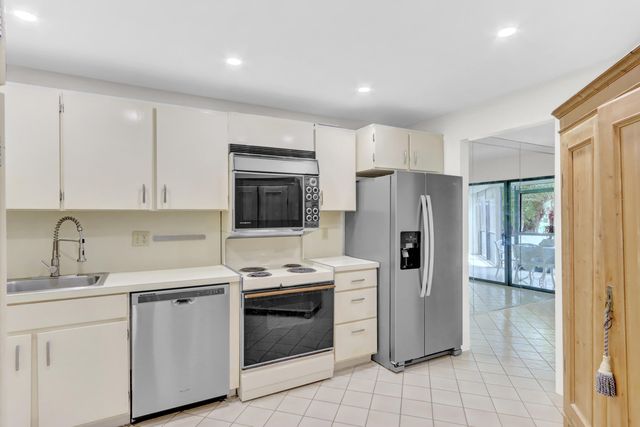 5800 Camino Del Sol Apt 103, Boca Raton, FL 33433