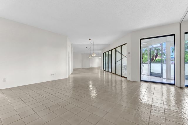 5800 Camino Del Sol Apt 103, Boca Raton, FL 33433