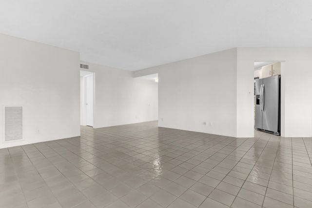 5800 Camino Del Sol Apt 103, Boca Raton, FL 33433