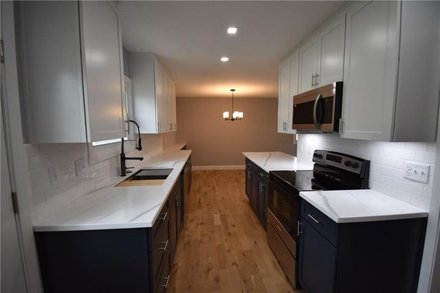 113 Overhill Drive, Paola, KS 66071