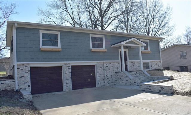 113 Overhill Drive, Paola, KS 66071