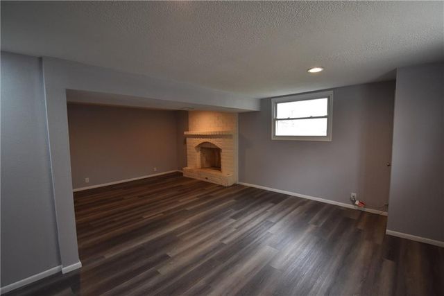 113 Overhill Drive, Paola, KS 66071