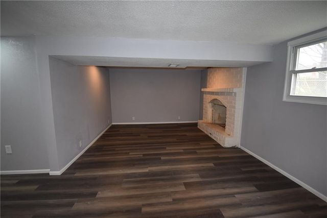 113 Overhill Drive, Paola, KS 66071