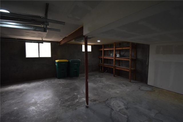 113 Overhill Drive, Paola, KS 66071
