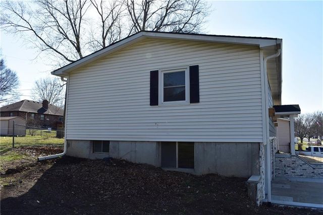 113 Overhill Drive, Paola, KS 66071