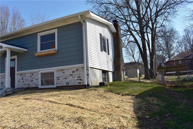 113 Overhill Drive, Paola, KS 66071