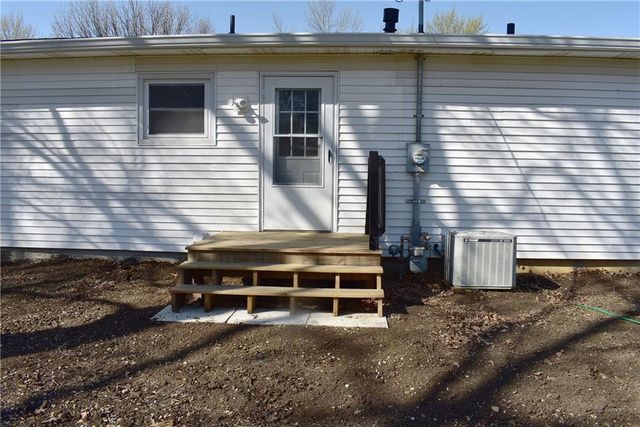 113 Overhill Drive, Paola, KS 66071