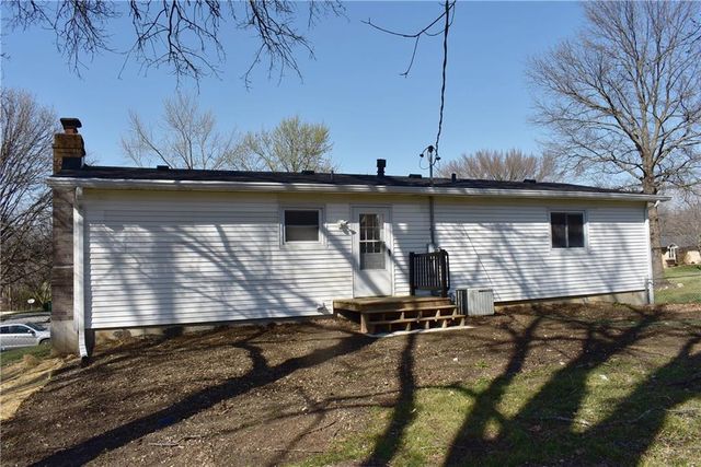 113 Overhill Drive, Paola, KS 66071