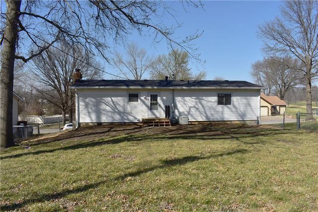 113 Overhill Drive, Paola, KS 66071