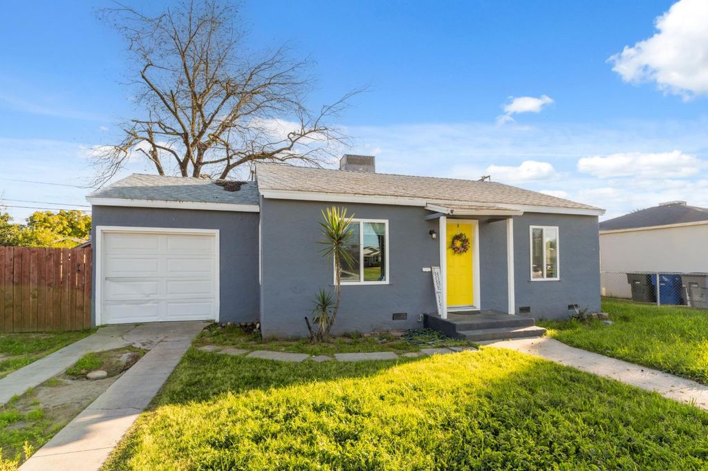 Image 3 of property listing at 4530 E Mckenzie Avenue, Fresno, CA 93702