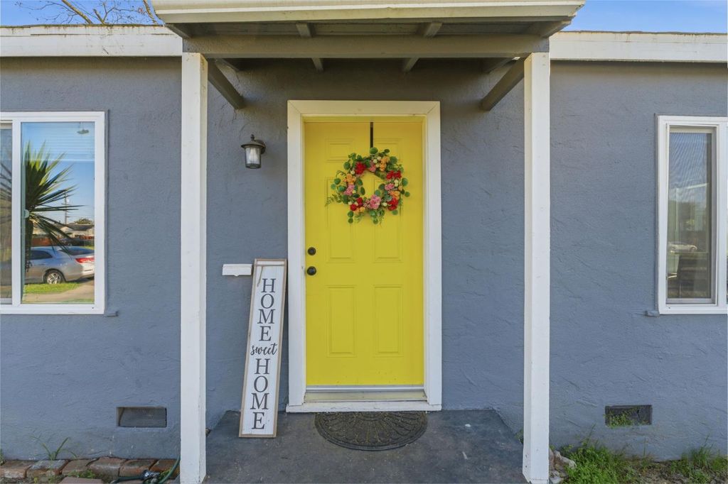 Image 4 of property listing at 4530 E Mckenzie Avenue, Fresno, CA 93702