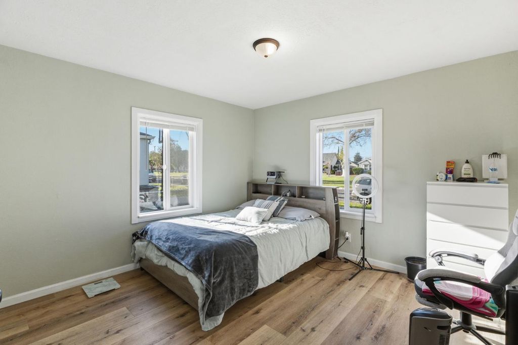 Image 6 of property listing at 4530 E Mckenzie Avenue, Fresno, CA 93702