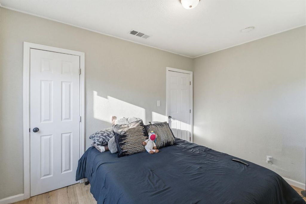 Image 9 of property listing at 4530 E Mckenzie Avenue, Fresno, CA 93702