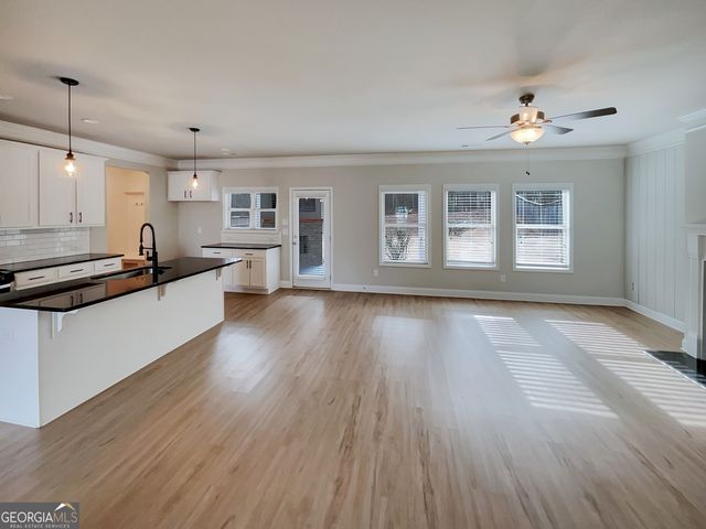 218 Morris Creek Drive, Hoschton, GA 30548