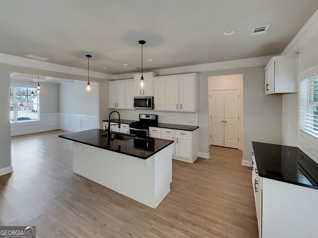 218 Morris Creek Drive, Hoschton, GA 30548