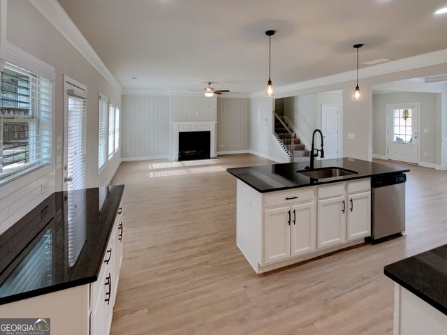 218 Morris Creek Drive, Hoschton, GA 30548