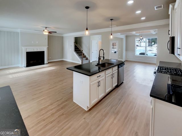 218 Morris Creek Drive, Hoschton, GA 30548